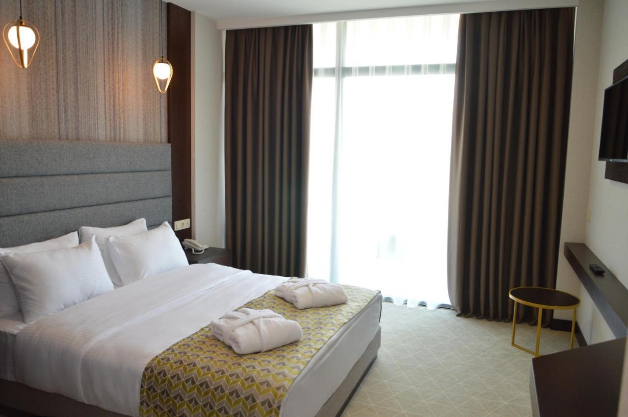 Hotel Salvador Batoemi Buitenkant foto