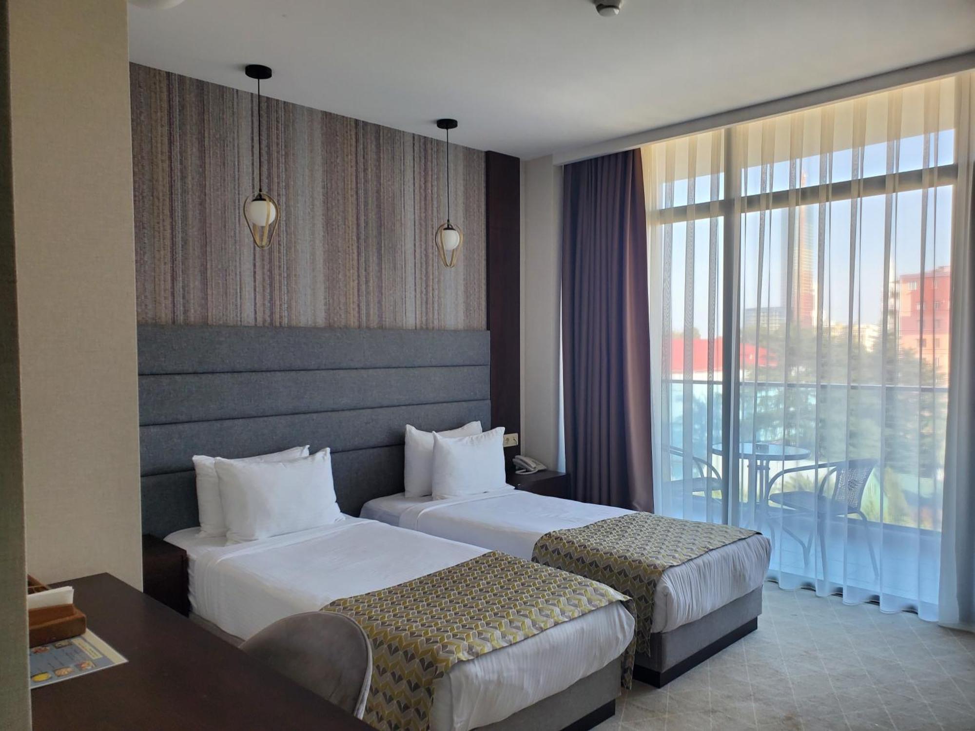 Hotel Salvador Batoemi Buitenkant foto